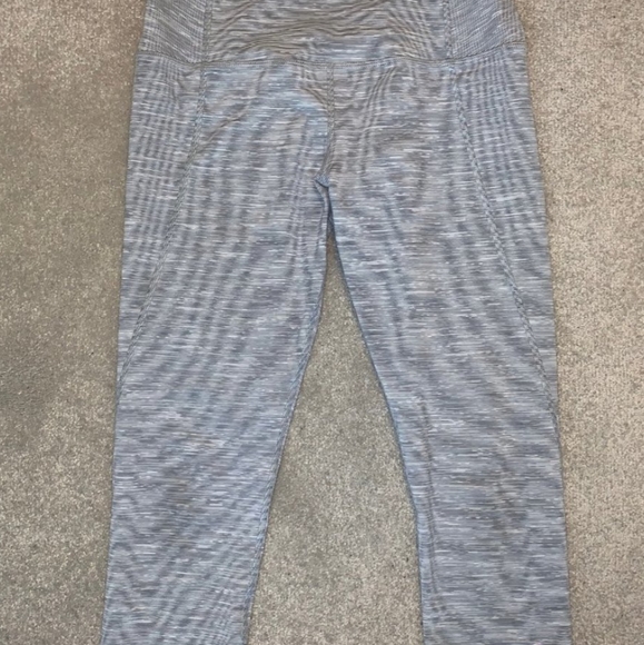 Lorna Jane Tech 7/8 Tight - Picture 4 of 7